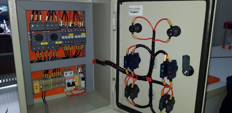 Instalação Elétrica de Refletores Preço Itu  - Instalação Elétrica de Painéis de Monitoramento